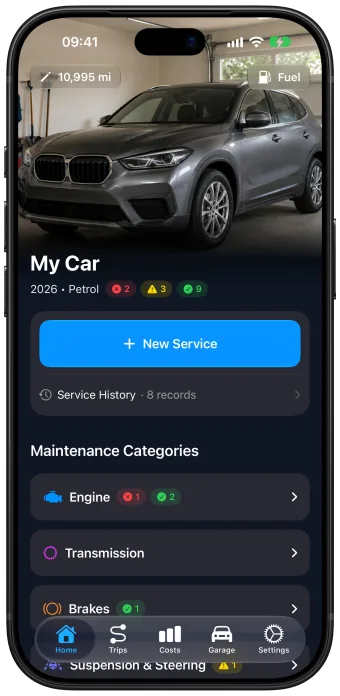 L'onglet Accueil de Car Care : photo de la voiture avec son kilométrage, bouton Nouveau service, historique de service et liste des catégories d'entretien avec le nombre d'éléments par état.